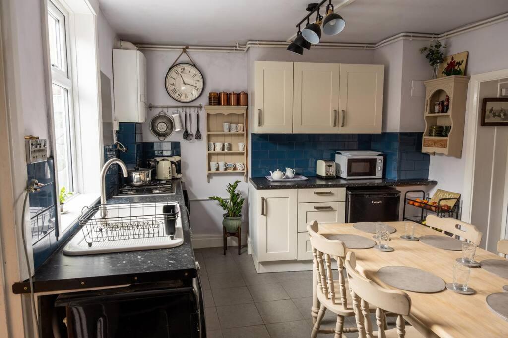 Spacious Charming Cottage Near Lake And Sea Hornsea Exterior foto