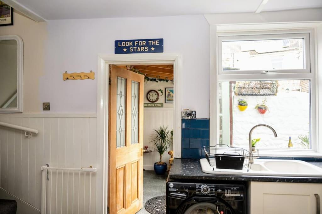 Spacious Charming Cottage Near Lake And Sea Hornsea Exterior foto